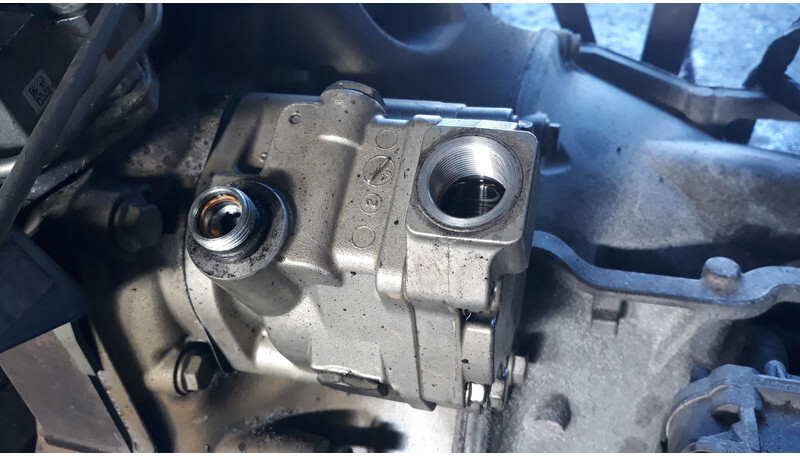 Mercedes-Benz MB power steering pump - Bomba de dirección para Camión: foto 1 Mercedes-Benz MB power steering pump - Bomba de dirección para Camión: foto 1