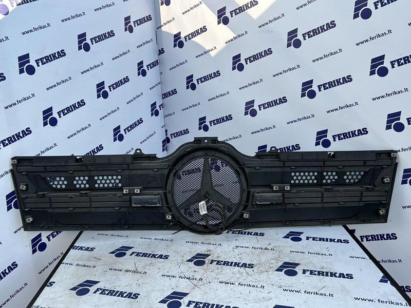 Mercedes-Benz bonnet grill with illuminated logo - Capota para Camión: foto 4 Mercedes-Benz bonnet grill with illuminated logo - Capota para Camión: foto 4