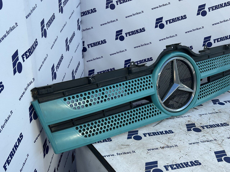 Mercedes-Benz bonnet grill with illuminated logo - Capota para Camión: foto 2 Mercedes-Benz bonnet grill with illuminated logo - Capota para Camión: foto 2