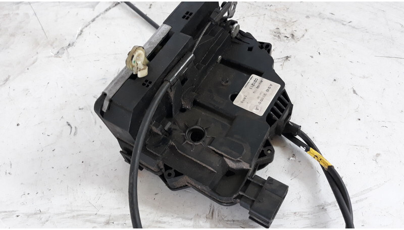 Mercedes-Benz left side door lock - Carrocería y exterior para Camión: foto 4 Mercedes-Benz left side door lock - Carrocería y exterior para Camión: foto 4