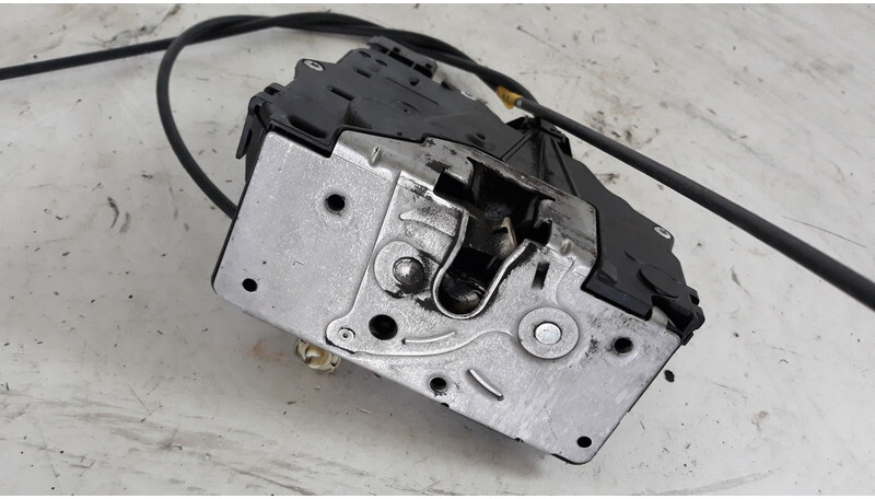 Mercedes-Benz left side door lock - Carrocería y exterior para Camión: foto 1 Mercedes-Benz left side door lock - Carrocería y exterior para Camión: foto 1