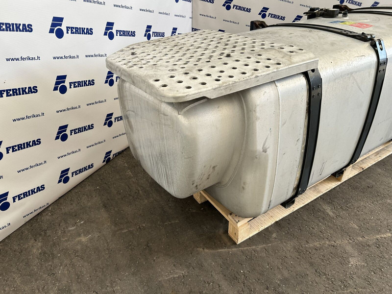 Scania 1000L fuel tank with brackets - Depósito de combustible para Camión: foto 3 Scania 1000L fuel tank with brackets - Depósito de combustible para Camión: foto 3