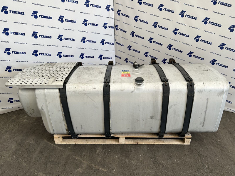 Scania 1000L fuel tank with brackets - Depósito de combustible para Camión: foto 1 Scania 1000L fuel tank with brackets - Depósito de combustible para Camión: foto 1