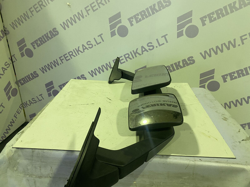 Volvo FH4 - Espejo retrovisor para Camión: foto 1 Volvo FH4 - Espejo retrovisor para Camión: foto 1