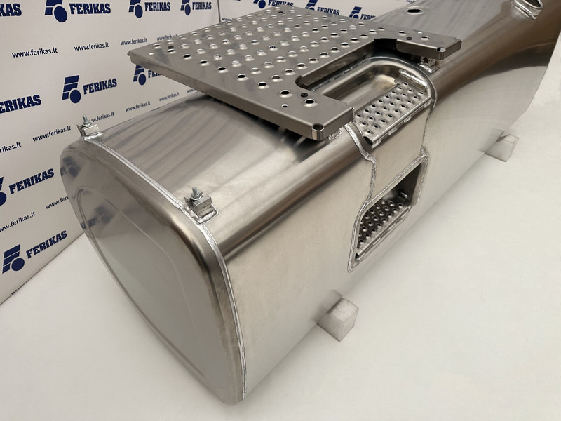 Volvo New aluminum fuel tank 870L - Depósito de combustible para Camión: foto 3 Volvo New aluminum fuel tank 870L - Depósito de combustible para Camión: foto 3