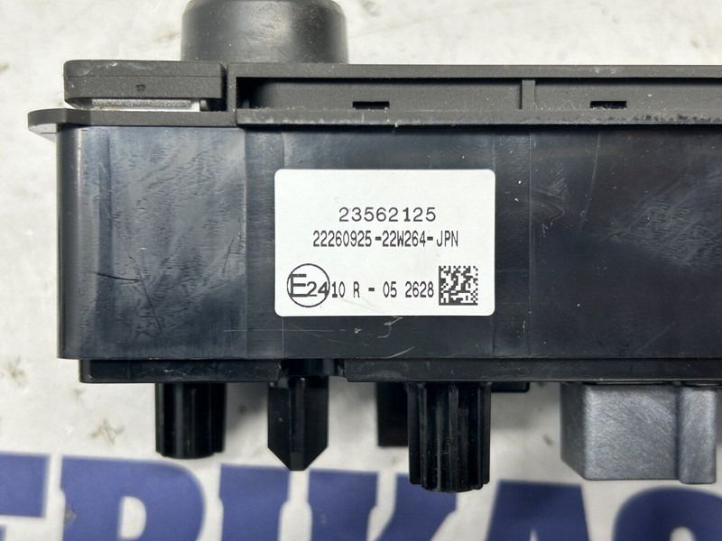 Volvo radio switch control panel - Salpicadero para Camión: foto 3 Volvo radio switch control panel - Salpicadero para Camión: foto 3