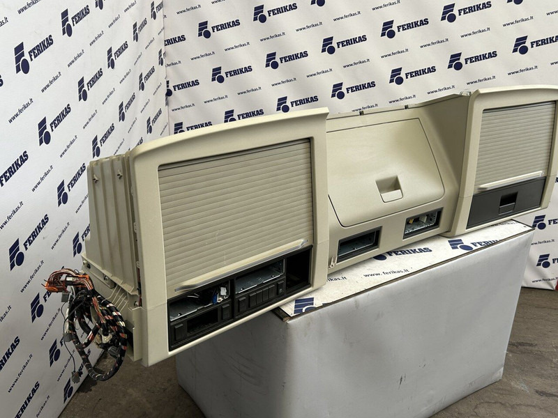 Volvo upper storage - Cabina e interior para Camión: foto 2 Volvo upper storage - Cabina e interior para Camión: foto 2