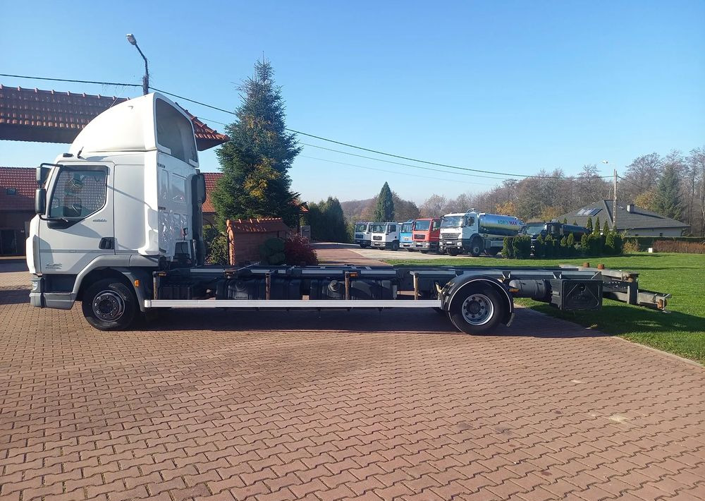 DAF 45 - Camión portacontenedore/ Intercambiable: foto 3 DAF 45 - Camión portacontenedore/ Intercambiable: foto 3