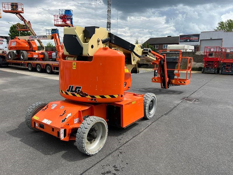 JLG E400AJPN elektro 14m (1779) - Plataforma articulada: foto 3 JLG E400AJPN elektro 14m (1779) - Plataforma articulada: foto 3