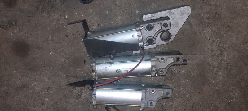 Scania механизм закрытия дверей - Puerta y piezas: foto 3 Scania механизм закрытия дверей - Puerta y piezas: foto 3