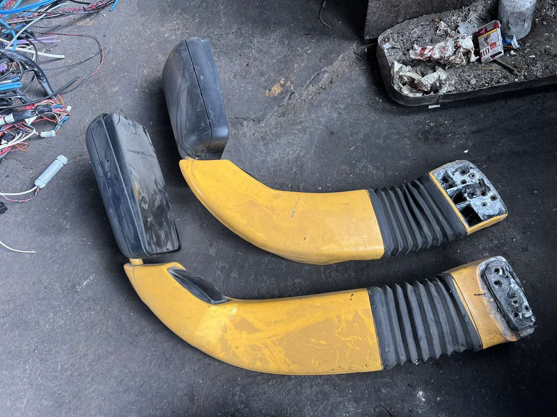 Volvo магнетолы . B12 . Ивеко - Parachoques: foto 5 Volvo магнетолы . B12 . Ивеко - Parachoques: foto 5