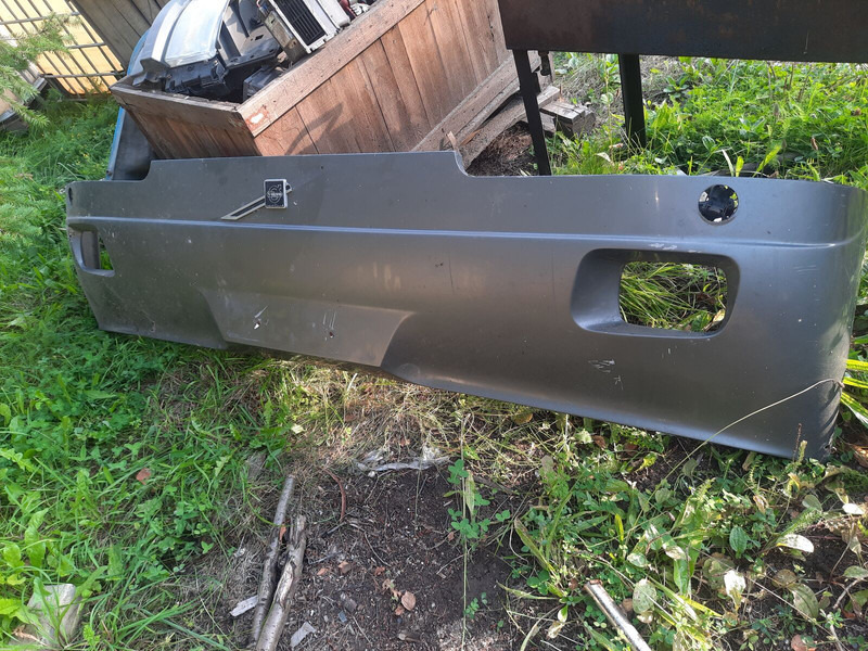 Volvo магнетолы . B12 . Ивеко - Parachoques: foto 4 Volvo магнетолы . B12 . Ивеко - Parachoques: foto 4