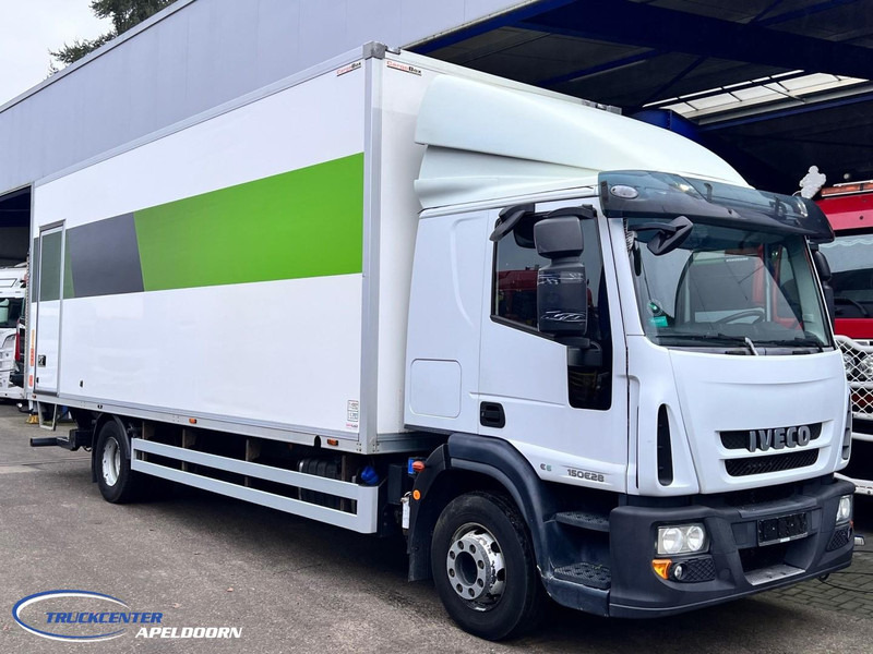 Iveco Eurocargo 150E28 175.650 km, AC, 3 Stoelen, 2000 kg lift, 6 Cilinder - Camión caja cerrada: foto 1 Iveco Eurocargo 150E28 175.650 km, AC, 3 Stoelen, 2000 kg lift, 6 Cilinder - Camión caja cerrada: foto 1