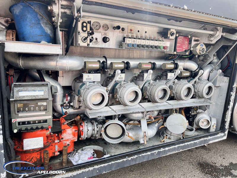 Scania R620 V8 Manuel, Retarder, 19000 liter, 5 Compartments, Pump & Hoses - Camión cisterna: foto 5 Scania R620 V8 Manuel, Retarder, 19000 liter, 5 Compartments, Pump & Hoses - Camión cisterna: foto 5