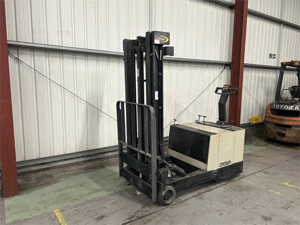 Crown 40WBTL - Transpaleta: foto 2 Crown 40WBTL - Transpaleta: foto 2