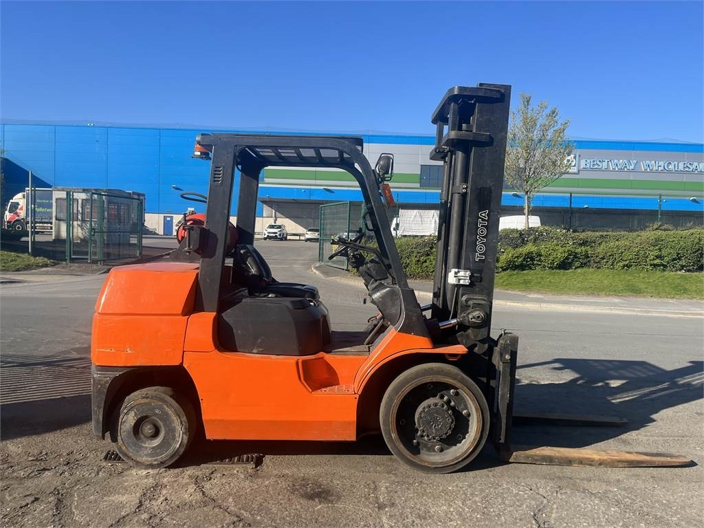 Toyota 7FGCU55 - Carretilla elevadora de gas: foto 4 Toyota 7FGCU55 - Carretilla elevadora de gas: foto 4