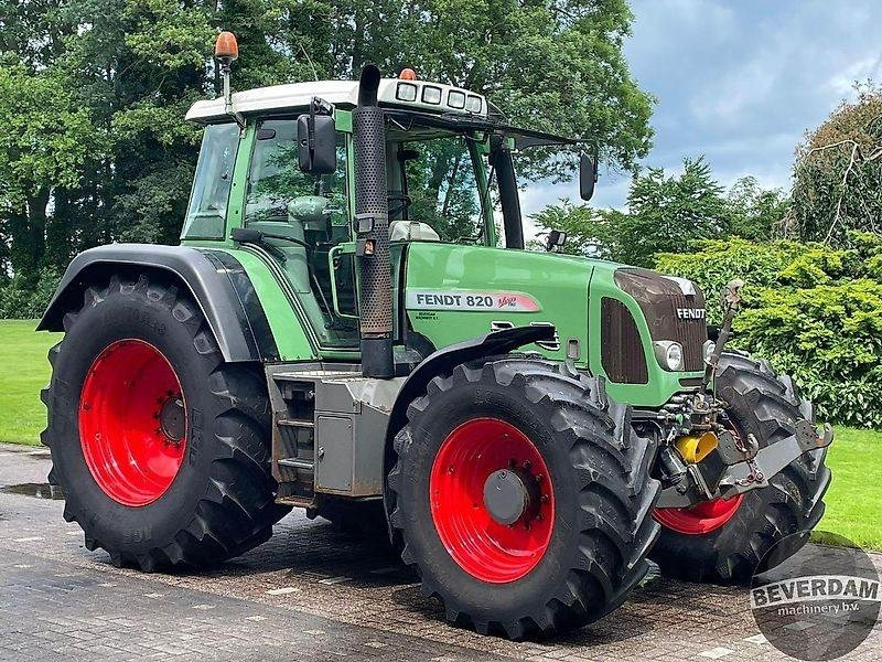 Fendt 820 Vario TMS - Tractor: foto 1 Fendt 820 Vario TMS - Tractor: foto 1