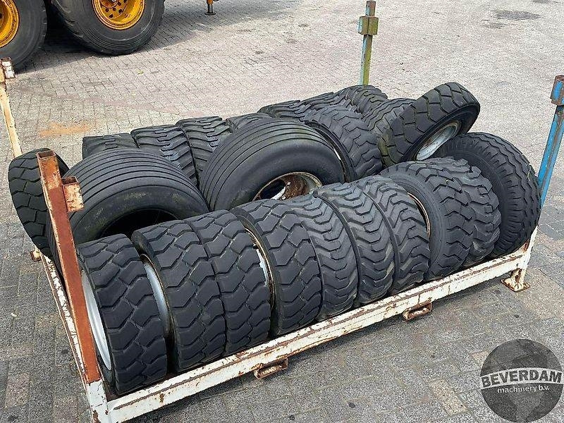 Verschillende banden met velg - Neumático para Maquinaria agrícola: foto 1 Verschillende banden met velg - Neumático para Maquinaria agrícola: foto 1