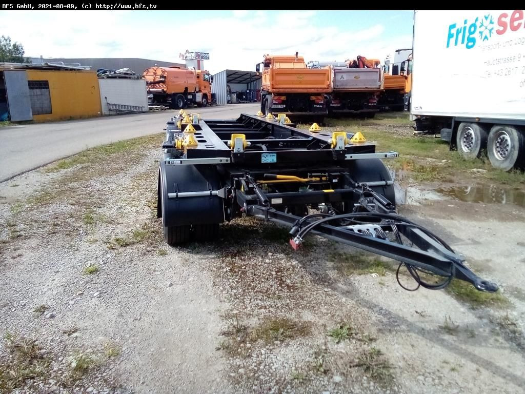 Hüffermann Vario-Carrier HMA 2424 ZB 3-Achs für Absetzmulde - Remolque multilift/ Portacontenedores de cadenas: foto 1 Hüffermann Vario-Carrier HMA 2424 ZB 3-Achs für Absetzmulde - Remolque multilift/ Portacontenedores de cadenas: foto 1