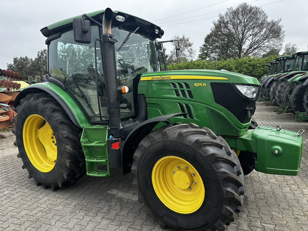 John Deere 6115R - Tractor: foto 1 John Deere 6115R - Tractor: foto 1