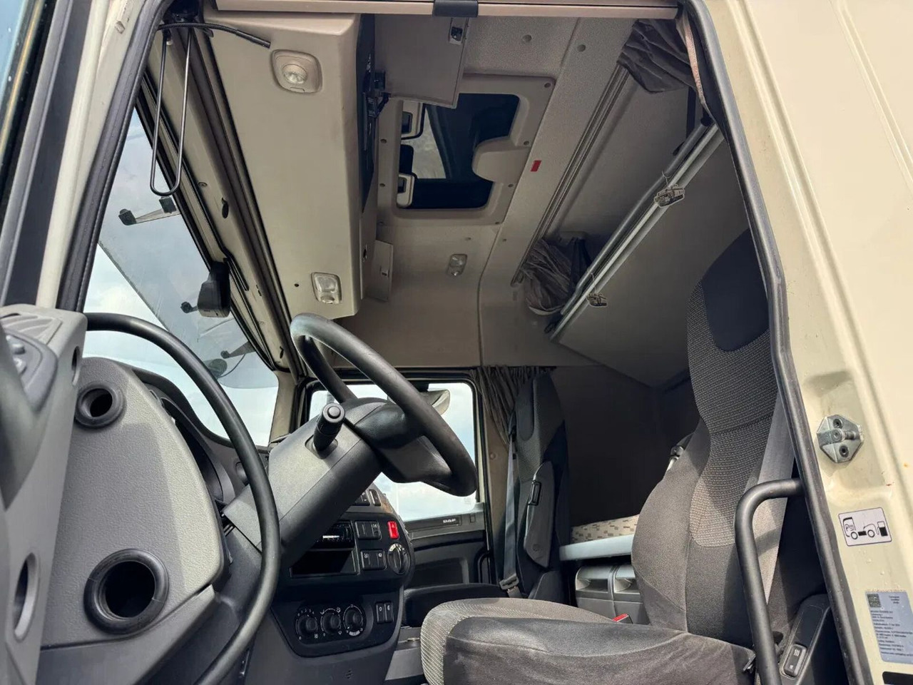 Cabeza tractora DAF XF 440 4X2 EURO 6 SPOILERS HOLLAND TRUCK: foto 8