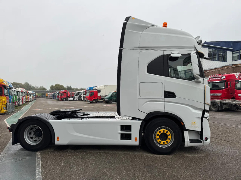 Iveco S-WAY 460 4X2 EURO 6 SKIRTS DOUBLE TANK - Cabeza tractora: foto 4 Iveco S-WAY 460 4X2 EURO 6 SKIRTS DOUBLE TANK - Cabeza tractora: foto 4