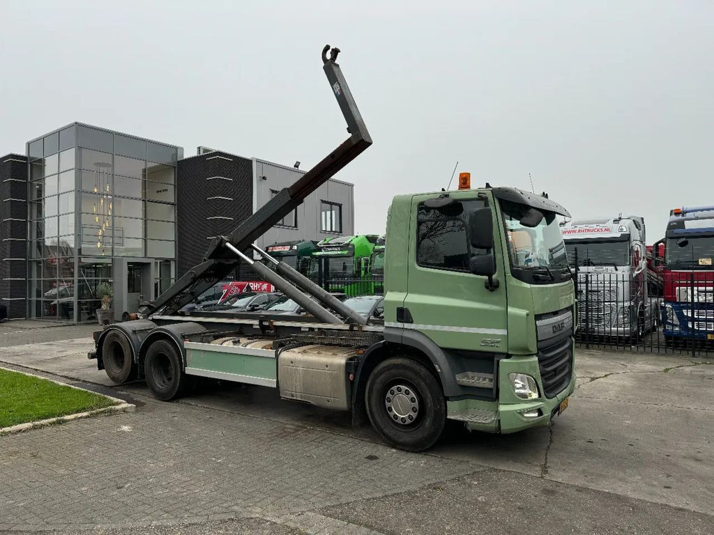 DAF CF 440 6X2 EURO 6 21T VDL HOOK TÜV 02-2025 - Camión multibasculante: foto 2 DAF CF 440 6X2 EURO 6 21T VDL HOOK TÜV 02-2025 - Camión multibasculante: foto 2