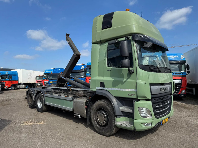 DAF CF 450 6X2 EURO 6 VDL 21T HOOK LIFTING AXLE - Camión multibasculante: foto 5 DAF CF 450 6X2 EURO 6 VDL 21T HOOK LIFTING AXLE - Camión multibasculante: foto 5
