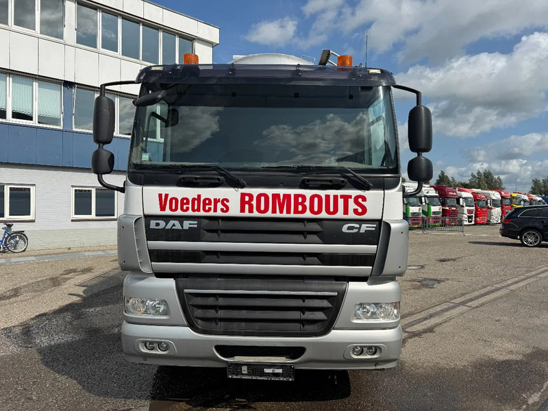 DAF CF 85.360 8X2 EURO 5 + TANK 32.700 LITER - LAMBRECHT - Camión cisterna: foto 2 DAF CF 85.360 8X2 EURO 5 + TANK 32.700 LITER - LAMBRECHT - Camión cisterna: foto 2