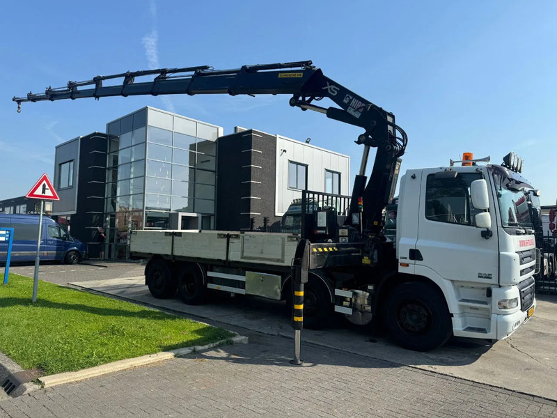 DAF CF 85.360 8x2 + HIAB 422E8 REMOTE CONTROLE - Camión grúa: foto 2 DAF CF 85.360 8x2 + HIAB 422E8 REMOTE CONTROLE - Camión grúa: foto 2