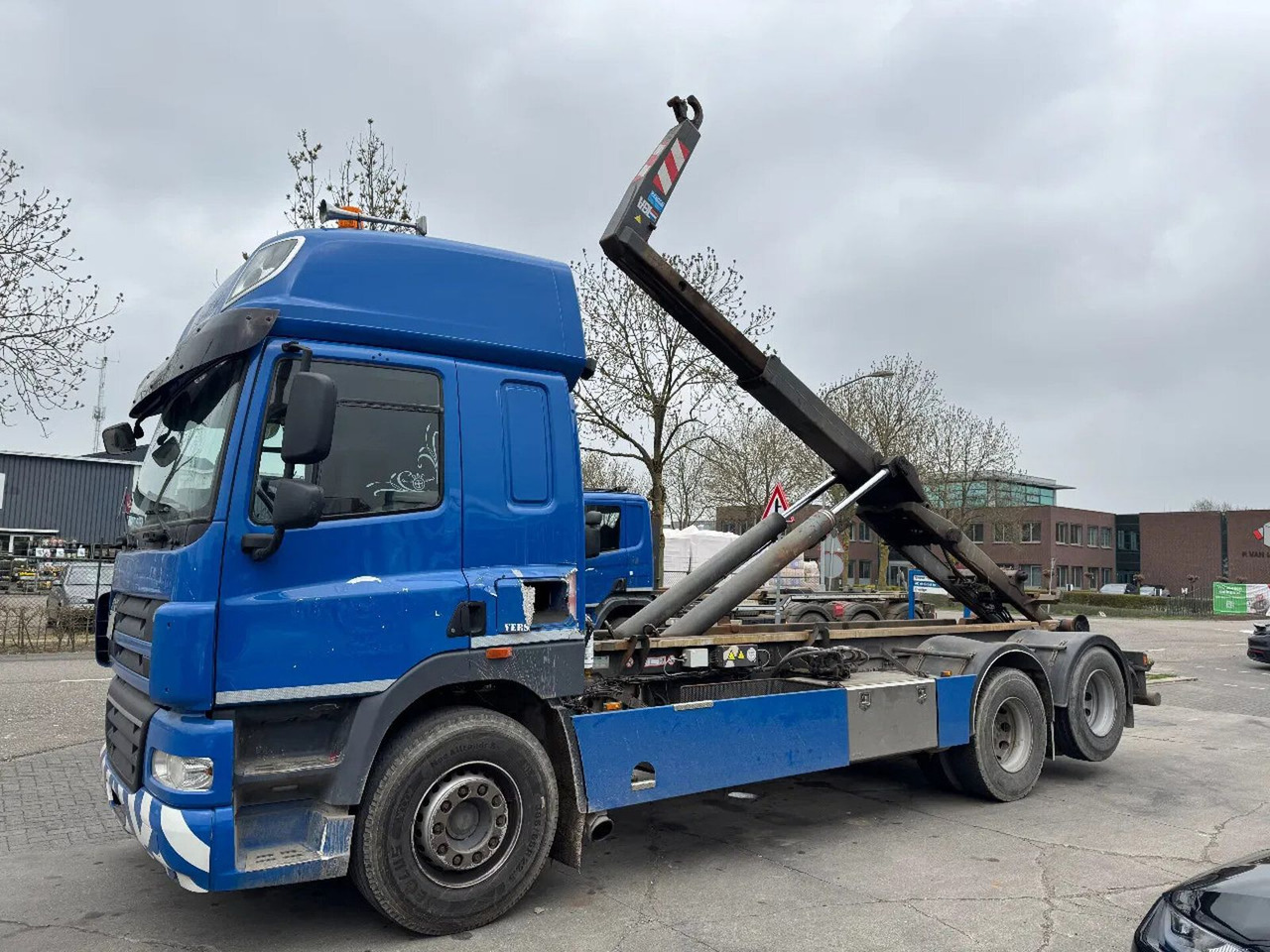 DAF CF 85 6X2 - EURO 5 + VDL HOOK + LIFT AXLE + TÜV - Camión multibasculante: foto 1 DAF CF 85 6X2 - EURO 5 + VDL HOOK + LIFT AXLE + TÜV - Camión multibasculante: foto 1