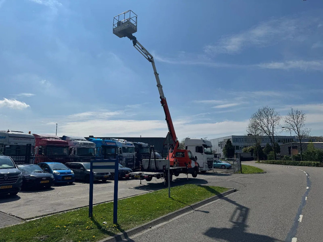 Iveco DAILY 35 140 SCORPION 2112J 2019 - Camión con plataforma elevadora: foto 3 Iveco DAILY 35 140 SCORPION 2112J 2019 - Camión con plataforma elevadora: foto 3