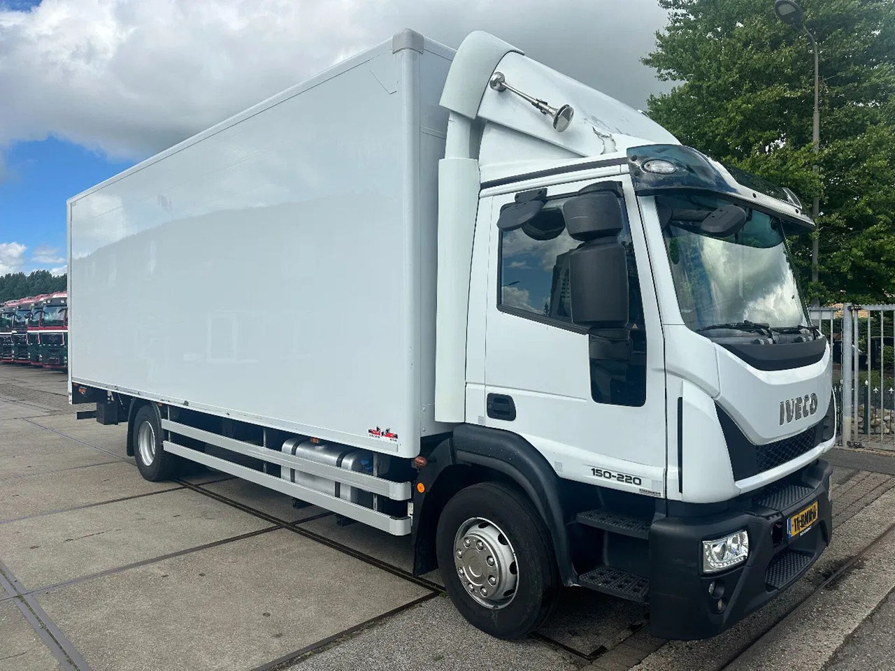 Iveco ML 150 -220, DHOLLANDIA LIFT, BOX 760X250X250 CM - Camión caja cerrada: foto 3 Iveco ML 150 -220, DHOLLANDIA LIFT, BOX 760X250X250 CM - Camión caja cerrada: foto 3