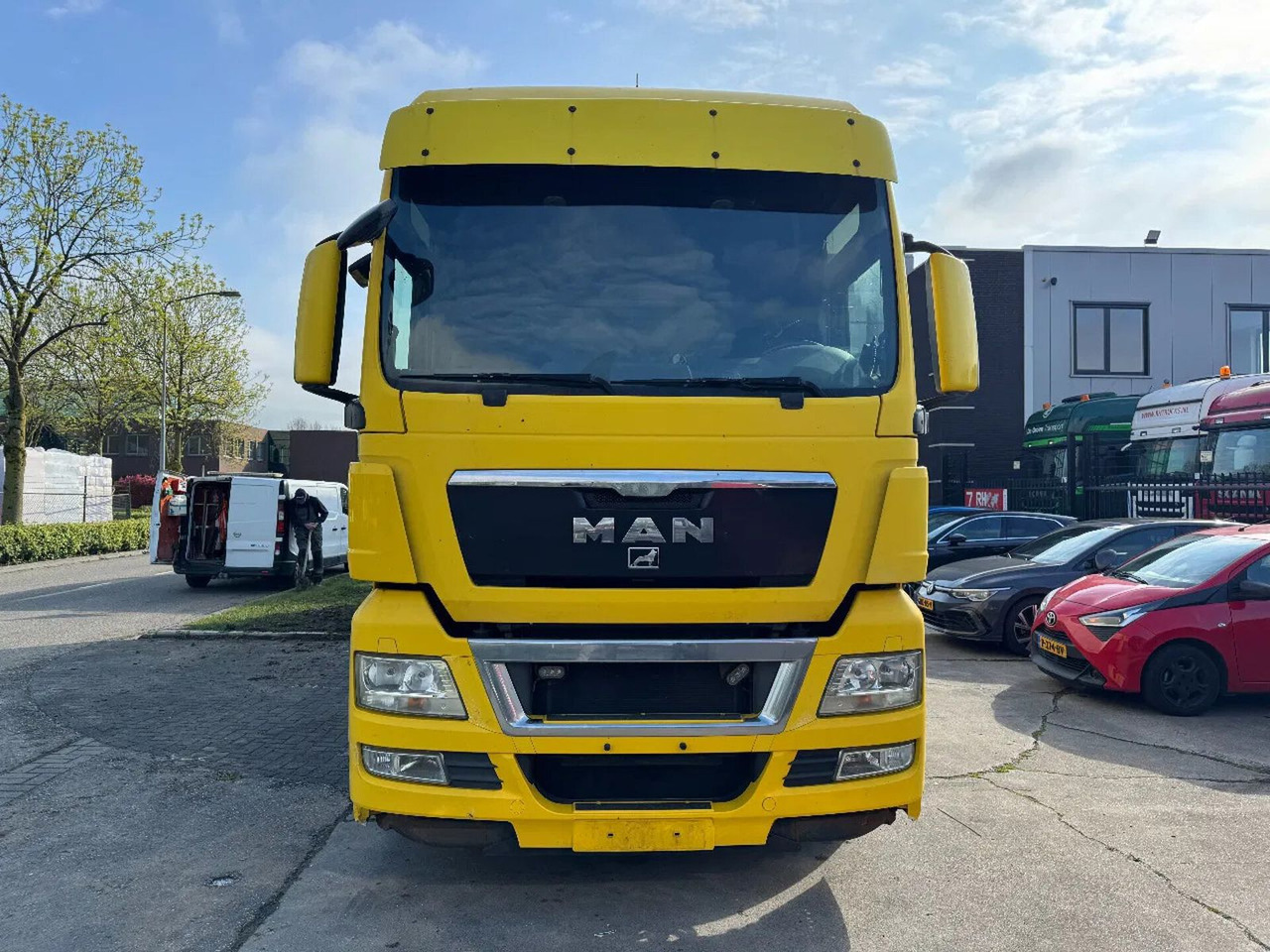 MAN TGX 26.360 6X2 - EURO 5 + ZEPRO LIFT + LIFT/STEE - Camión caja cerrada: foto 2 MAN TGX 26.360 6X2 - EURO 5 + ZEPRO LIFT + LIFT/STEE - Camión caja cerrada: foto 2
