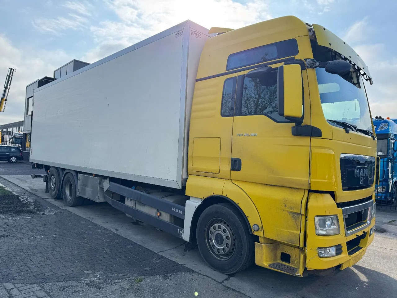 MAN TGX 26.360 6X2 - EURO 5 + ZEPRO LIFT + LIFT/STEE - Camión caja cerrada: foto 3 MAN TGX 26.360 6X2 - EURO 5 + ZEPRO LIFT + LIFT/STEE - Camión caja cerrada: foto 3