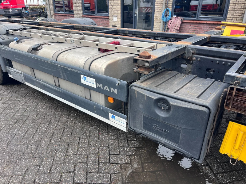 Camión portacontenedore/ Intercambiable MAN TGX 26.440 XLX 6X2 EURO 5 - BDF CHASSIS + RETARDER: foto 7