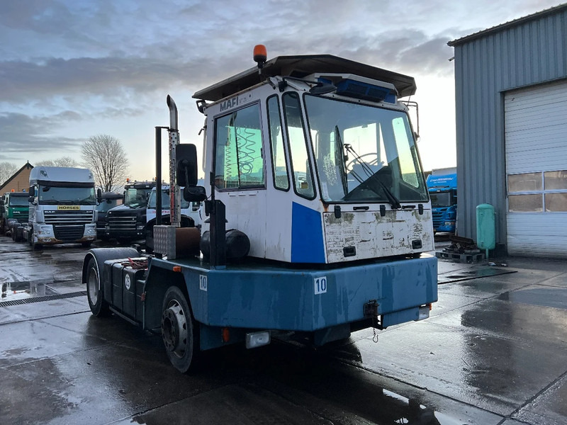 Mafi MT25T131C 4X2 *GEARBOX DON'T GO IN REVERSE* MT25T131C - Tractor industrial: foto 3 Mafi MT25T131C 4X2 *GEARBOX DON'T GO IN REVERSE* MT25T131C - Tractor industrial: foto 3