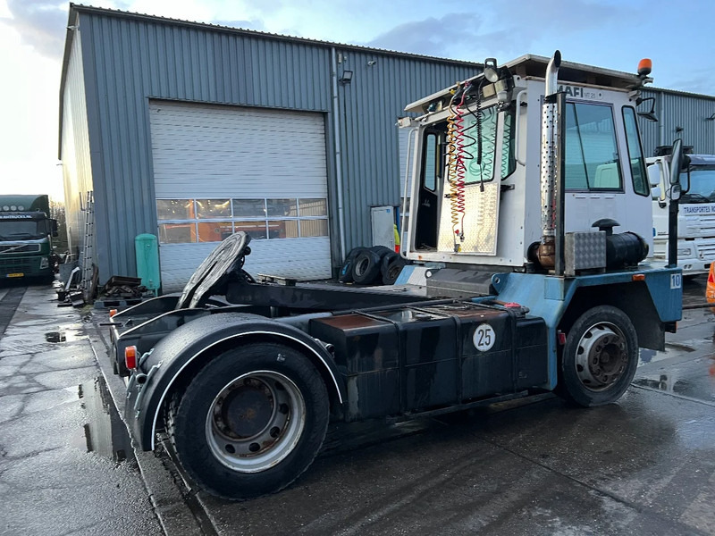 Mafi MT25T131C 4X2 *GEARBOX DON'T GO IN REVERSE* MT25T131C - Tractor industrial: foto 5 Mafi MT25T131C 4X2 *GEARBOX DON'T GO IN REVERSE* MT25T131C - Tractor industrial: foto 5