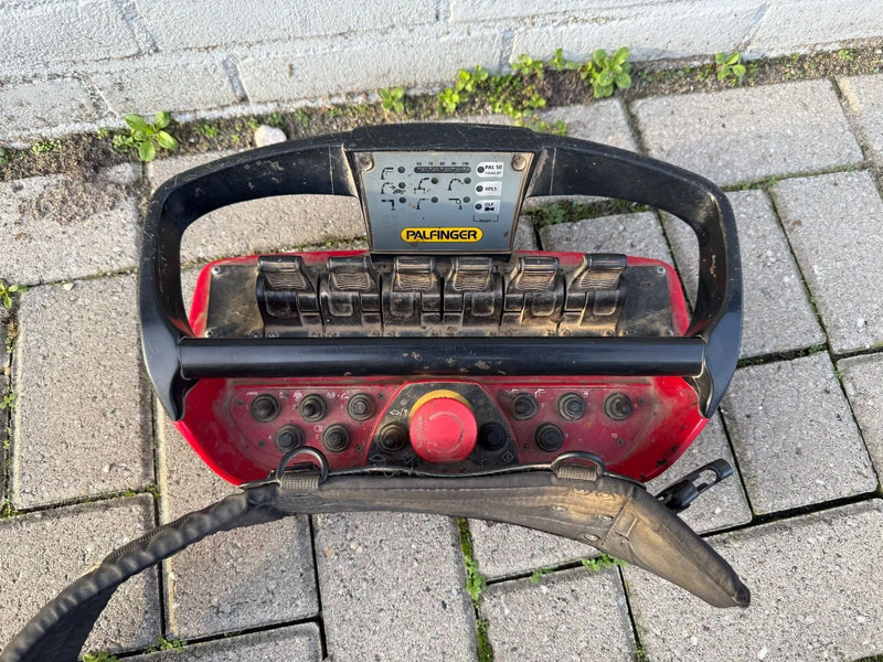 Scania G370 4X4 EURO 6 + 3-SIDE TIPPER + PALFINGER PK9002 + REMOTE - Camión grúa: foto 5 Scania G370 4X4 EURO 6 + 3-SIDE TIPPER + PALFINGER PK9002 + REMOTE - Camión grúa: foto 5