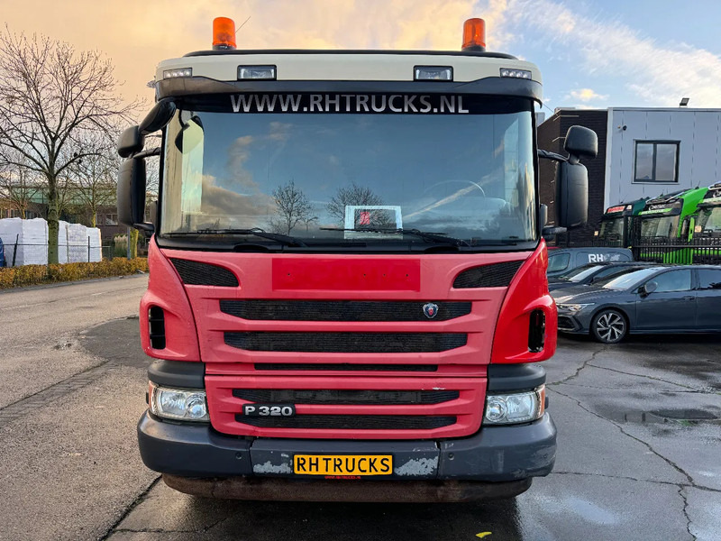 Scania P320 6X2 - EURO 6 + HIAB XS 144 HIPRO + REMOTE + HIAB HOOK + RETARDER - Camión multibasculante, Camión grúa: foto 2 Scania P320 6X2 - EURO 6 + HIAB XS 144 HIPRO + REMOTE + HIAB HOOK + RETARDER - Camión multibasculante, Camión grúa: foto 2