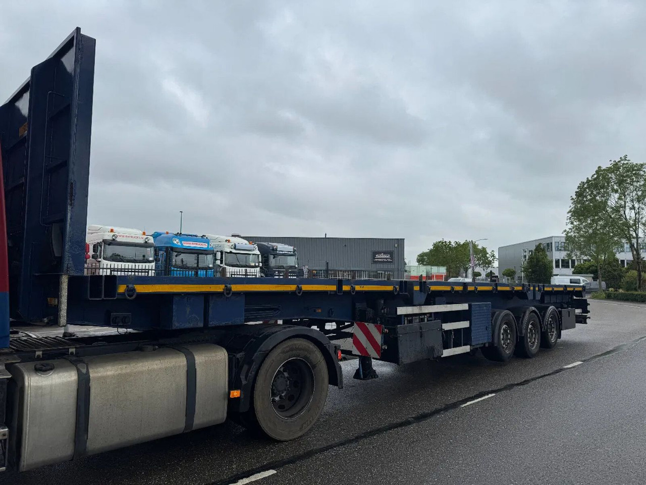 Schmidt HAGEN 3 AXLE + LIFTING AXLE - Semirremolque plataforma/ Caja abierta: foto 2 Schmidt HAGEN 3 AXLE + LIFTING AXLE - Semirremolque plataforma/ Caja abierta: foto 2