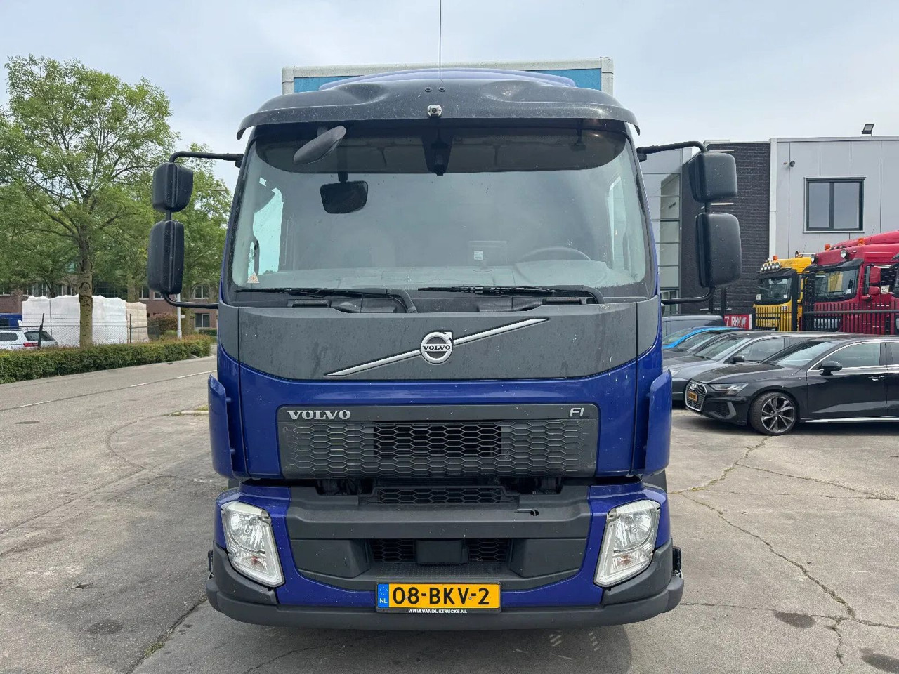 Volvo FL 250 4X2 EURO 6 DHOLLANDIA LIFT + CARGOLOCK TÜ - Camión caja cerrada: foto 2 Volvo FL 250 4X2 EURO 6 DHOLLANDIA LIFT + CARGOLOCK TÜ - Camión caja cerrada: foto 2