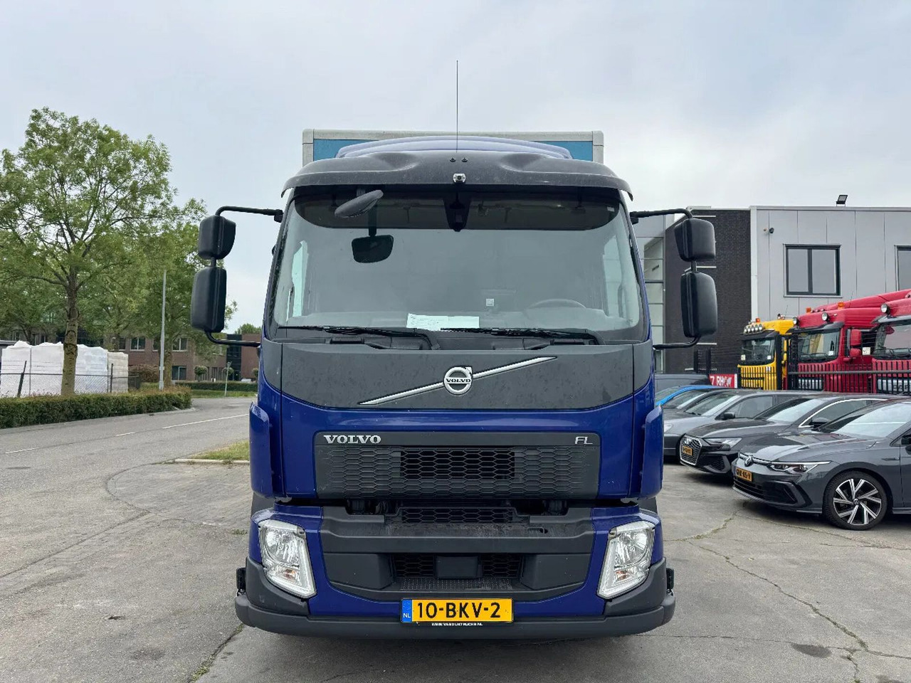 Volvo FL 250 4X2 - EURO 6 + DHOLLANDIA LIFT + TÜV 05-2 - Camión caja cerrada: foto 2 Volvo FL 250 4X2 - EURO 6 + DHOLLANDIA LIFT + TÜV 05-2 - Camión caja cerrada: foto 2