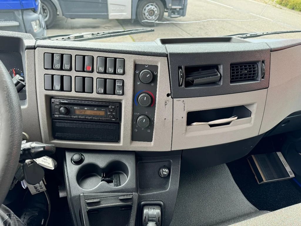 Camión caja cerrada Volvo FL 250 4X2 EURO 6 DHOLLANDIA: foto 14