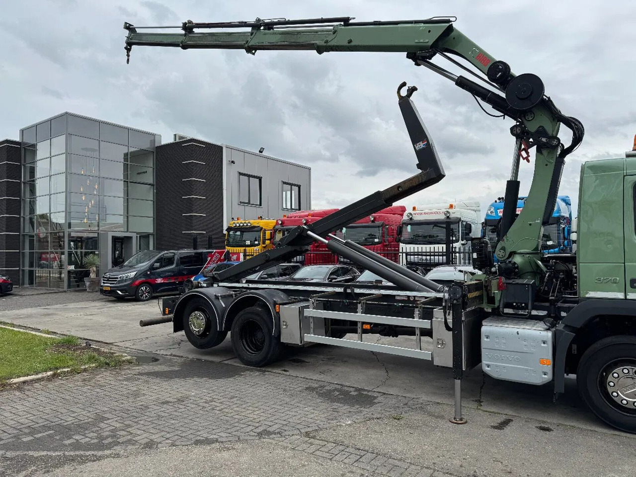 Volvo FM 370 6X2 VDL 21T HOOK + HIAB 211 + REMOTE CONT - Camión multibasculante, Camión grúa: foto 4 Volvo FM 370 6X2 VDL 21T HOOK + HIAB 211 + REMOTE CONT - Camión multibasculante, Camión grúa: foto 4