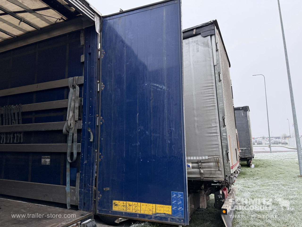 KAESSBOHRER Curtainsider Mega - Semirremolque lona: foto 2 KAESSBOHRER Curtainsider Mega - Semirremolque lona: foto 2