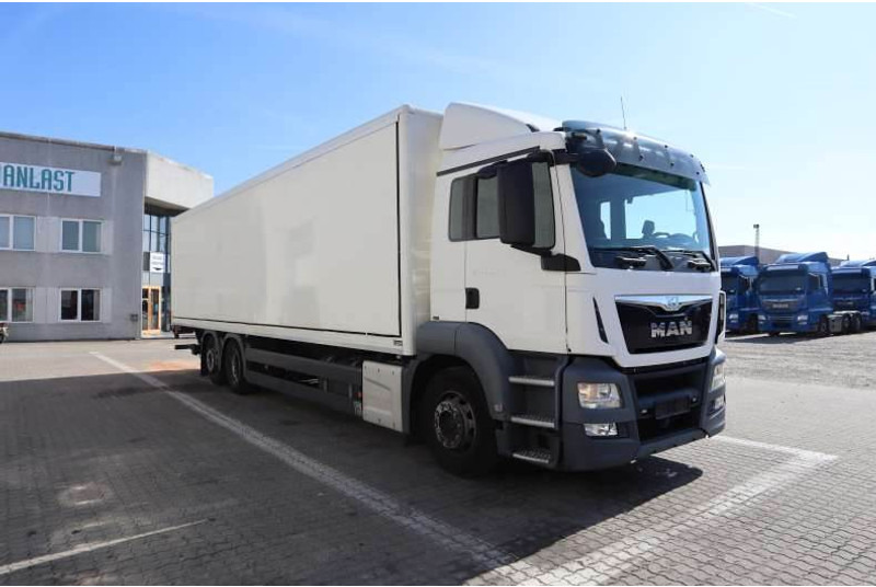 MAN TGS 26.320 EURO 6 - Camión caja cerrada: foto 2 MAN TGS 26.320 EURO 6 - Camión caja cerrada: foto 2