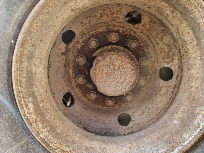 Giant 17.5 Inch - 10 Bolts - Eje y piezas para Camión: foto 2 Giant 17.5 Inch - 10 Bolts - Eje y piezas para Camión: foto 2