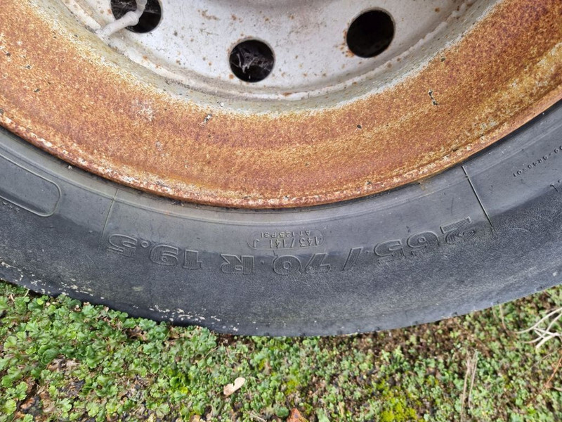 Giant 19.5 Inch - 10 Bolts - Eje y piezas para Camión: foto 2 Giant 19.5 Inch - 10 Bolts - Eje y piezas para Camión: foto 2