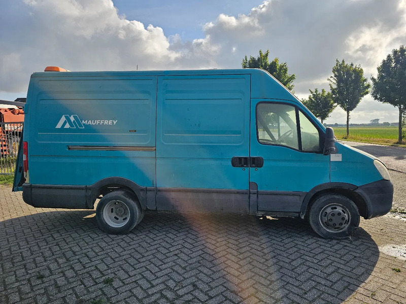 Iveco Daily 35C15V Daily 35C15V - Coche: foto 4 Iveco Daily 35C15V Daily 35C15V - Coche: foto 4